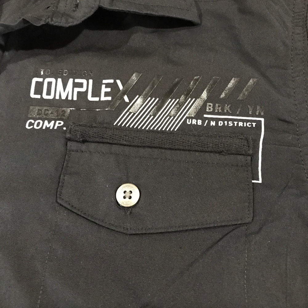 NEW Button-down short sleeve shirt - Picture 3 of 8